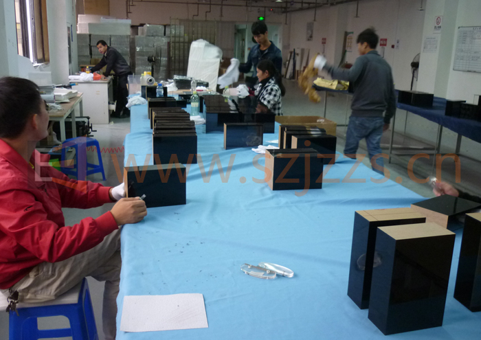 Tan In The Raw品牌護(hù)膚品展示架生產(chǎn)過程