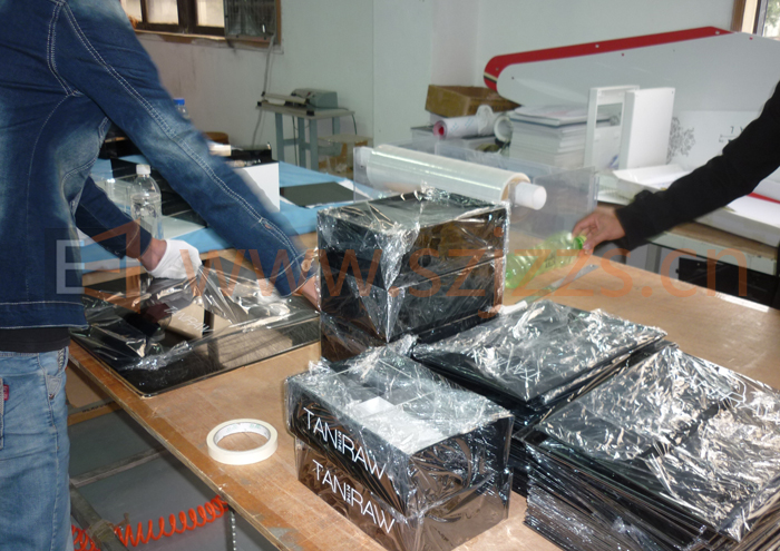 Tan In The Raw品牌護(hù)膚品展示架組裝過程