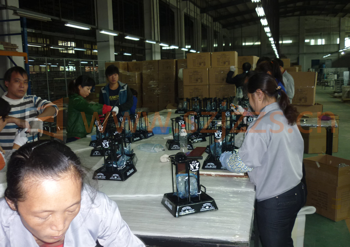 杰克丹尼品牌酒架展示架生產(chǎn)過程