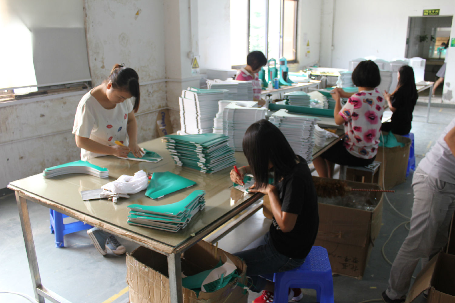 Mighty Mug品牌杯子展示架生產(chǎn)中3