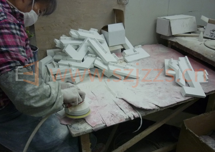 書架白身工序中 書架白身工序中