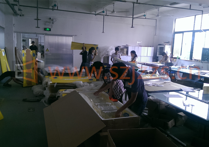 亞克力展示架生產(chǎn)包裝中1 亞克力展示架生產(chǎn)包裝中1